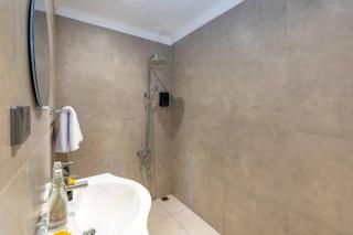 Central 3bd Modern Villa with Private Pool and Play Area - Kerobokan - 3