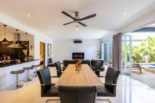Central 3bd Modern Villa with Private Pool and Play Area - Kerobokan - 2