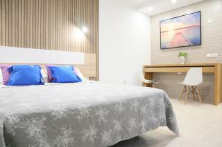 HAPPY ROOM - 6