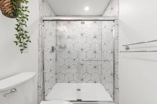 Opulent 2 Bedroom Getaway - Detroit - 8