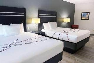 La Quinta Inn & Suites by Wyndham Tulsa Midtown - Tulsa - 3