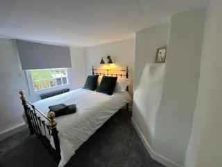 The Cottage, 13 Golden Sq. - 2
