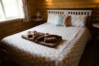 Quail Lodge - Nordic Log Cabin - Selby - 8