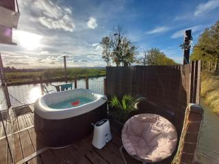 Cottage flottant terrasse jacuzzi option aux Portes de Dijon - - 8