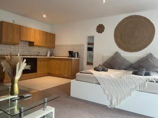 Kingsize Bett BOHO Apartment mit Tiefgarage nähe Salzburg - Freilassing - 7