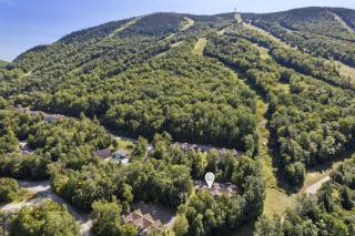 New host! Exceptional Sunday River Ski In Ski Out Condo - Newry - 4