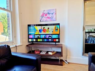 King's Cross & Angel Area, 4 Bedrooms Home with 7 beds & Private Rooftop - Walk to St Pancras International - Londra - 8