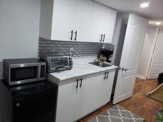 Luxurious 1BR - 1BA Apt Modern Bright with free parking-pc - Brampton - 4