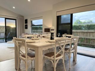 Luxury Villa, Central, Golf and Cafés - By KOSH BNB - Hamilton - 5