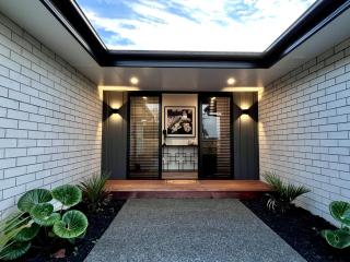 Luxury Villa, Central, Golf and Cafés - By KOSH BNB - Hamilton - 9