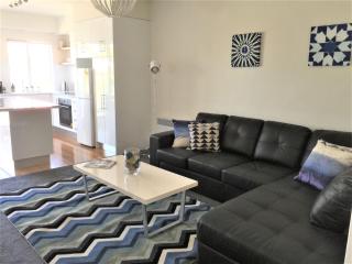 View Street Apartment Car park 650m to shops - Sandy Bay - 0