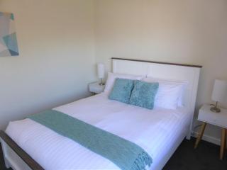 View Street Apartment Car park 650m to shops - Sandy Bay - 5