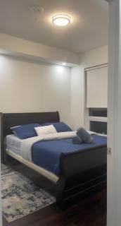 Luxury Condo with city skyline views - Mins to YYZ - 9