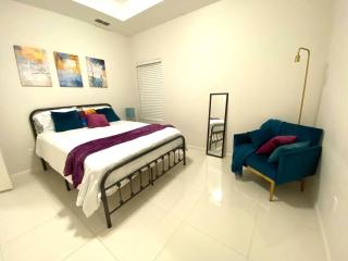 NEW! Condo on Shary - 6