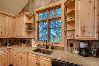 NEW LISTING! Peaks Paradise home - 4