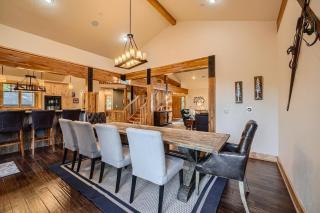 NEW LISTING! Peaks Paradise home - 1