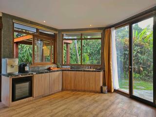 Villa 4-BR Klub Bunga No 8 Batu Malang - Batu - 7