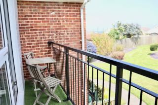 Corton Retreats At Waterside Park - 9