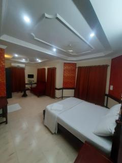 CORRIDOR CALICUT Airport Hotel - Kondotti - 8