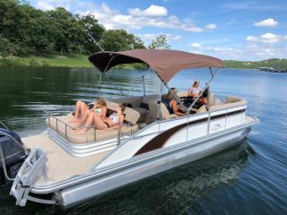 Serenity Shores Resort - Luxury Lakefront Lodge - Pools and Many Free Amenities - Kimberling City - 2