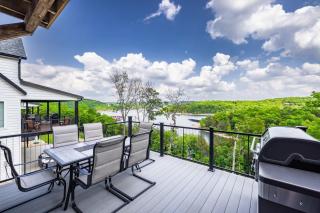 NEW! Luxury Lakefront Villa with Tons of FREE Amenities! - Kimberling City - 9