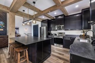 NEW! Luxury Lakefront Villa with Tons of FREE Amenities! - Kimberling City - 8