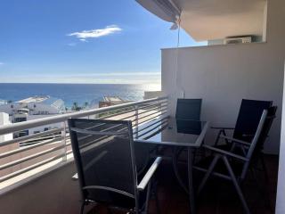 Sunny 2-bedroom apartment with sea view - 0