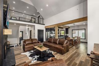 Luxury Lakefront Villa w/ FREE kayaks, pools, shuffleboard, Mini golf and more! - 7