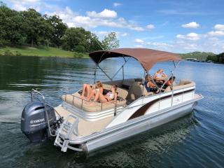 Luxury Lakefront Villa w/ FREE kayaks, pools, shuffleboard, Mini golf and more! - Kimberling City - 2