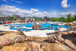 BRAND NEW! Lakefront Cabin - FREE Mini Golf, Hot Tubs, Pools, Pickleball and More! - Kimberling City - 5