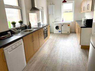 Eden Stay 5 Bedroom House - 6