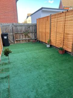 1 Bedroom & Bathroom (No kitchen) (Garden) (Driveway) - Dorney - 4