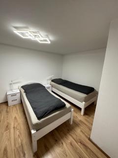 Guest Appartements mit 2 getrennten Schlafzimmern für 4 Personen 24h check in - Aalen - 9