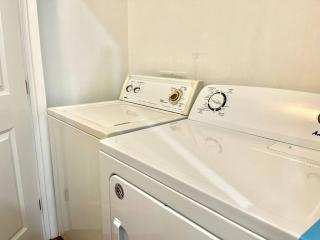 NEW! 5 min from Mall, Airport, and Dinning! - 3