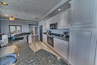 Spacious Tropical Condominium at 17th Floor with Beach and Pool Access - Unit 1707 - Panama City Beach - 9