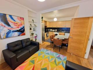 4 Bedroom, 3 Bathroom Private House in Central London, 3 minutes walk to Edgware Road Station - Londra - 0