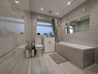 Oakwood Suite - Sleeps 5 - Contractors - Smart TVs in all rooms - Cheshunt - 1