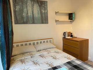 Double Bedroom with a balcony & ensuite bathroom and a new quality mattress in London Canary Wharf with direct train from Heathrow, also convenient from Stansted and Gatwick airport, 10 minutes to London City Airport and Excel, 16 minutes to Westminster - Londen - 7