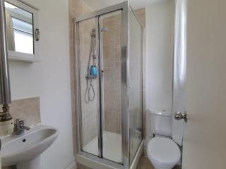 Double Bedroom with a balcony and ensuite bathroom for short or long stay in London Canary Wharf with direct train from Heathrow, also convenient from Stansted and Gatwick airport, 10 minutes from London City Airport and Excel, 16 minutes to Westminster - Londra - 8