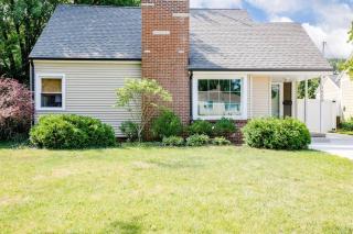 Cozy and Freshly Updated 3BR Home Walking Distance - 2