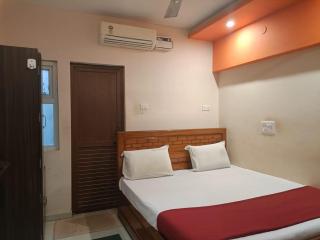 Hotel Duwaraka - 9