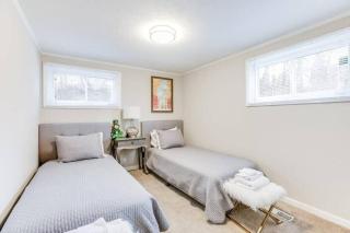 Cozy Home w/ Sonos + Walking to Notre Dame - South Bend - 2