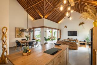Charming 6 Bedrooms villa Cinta & villa Kembali - Kerobokan - 0