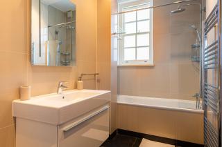 New 3bed with Air Con In Chelsea - 9