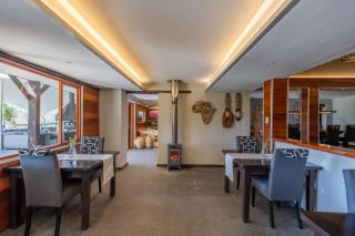 Hog Hollow Country Lodge - 5