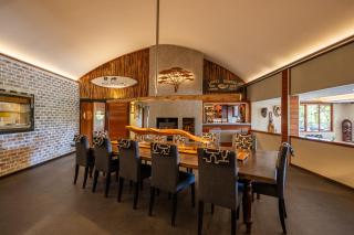 Hog Hollow Country Lodge - 1