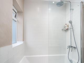 Pass the Keys Stunning 3 Bedroom Townhouse in Central St Albans - Saint Albans - 2