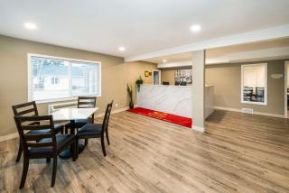 Econo Lodge Inn & Suites - Pincher Creek - 5