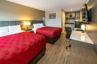 Econo Lodge Inn & Suites - Pincher Creek - 1