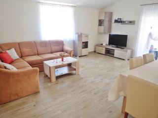 Apartman Kiki-udoban smještaj za 5 osoba na mirnoj lokaciji - Starigrad-Paklenica - 5